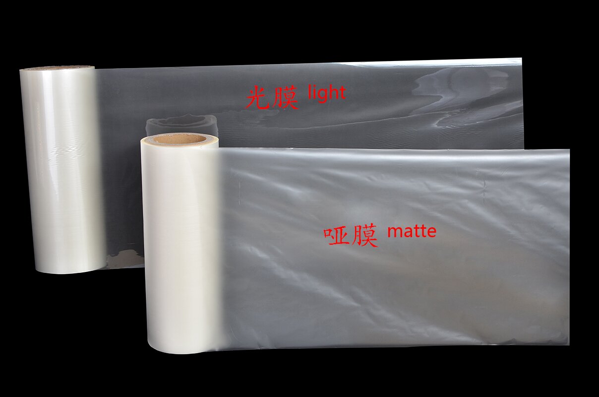 La differenza tra pellicola per laminazione termica leggera e pellicola per laminazione termica opaca