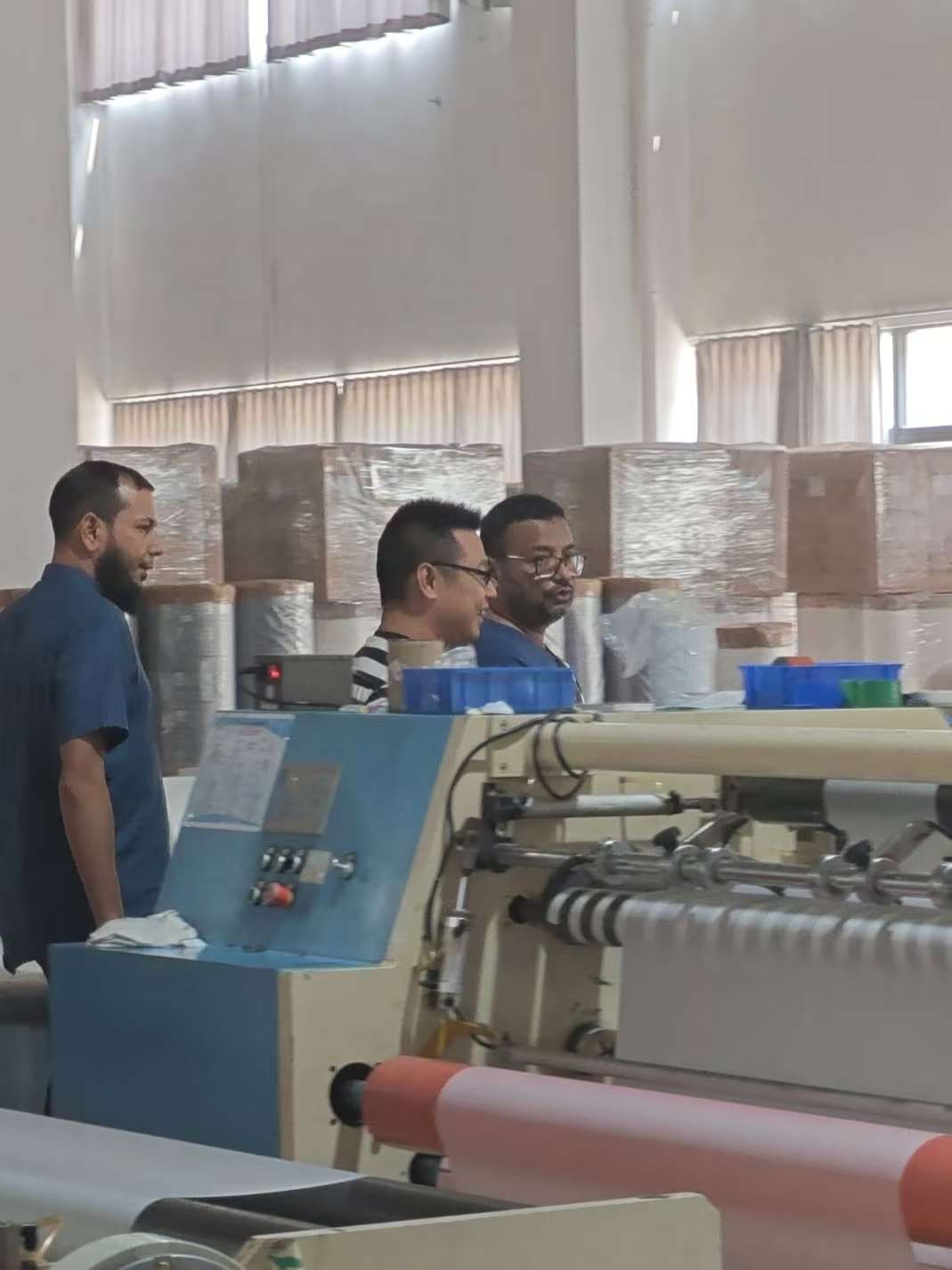 I clienti messicani vengono nella nostra fabbrica per l'ispezione e la cooperazione
